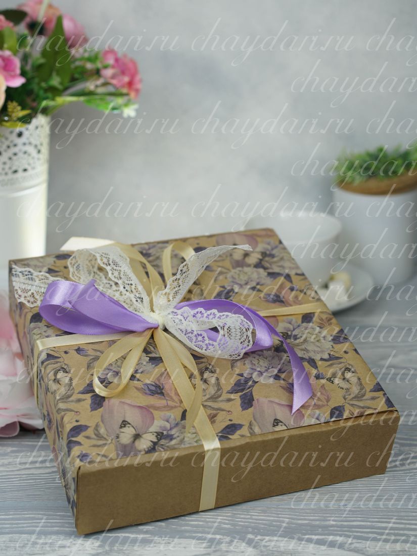 Коробка с чаем и сладостями "Пионы и бабочки"