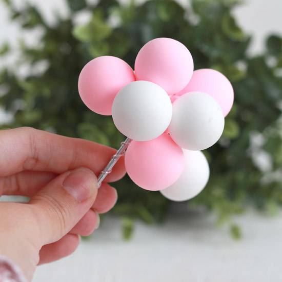 Аксессуар для куклы - Связка воздушных шаров бело-розовые