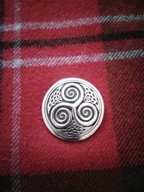 Шотландская брошь из пьютера Кельтский символ Трискель -triskele brooch