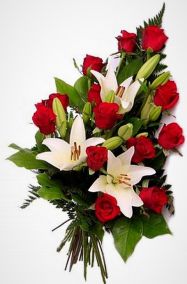 Фото Ритуальные цветы 14 красных роз и лилий