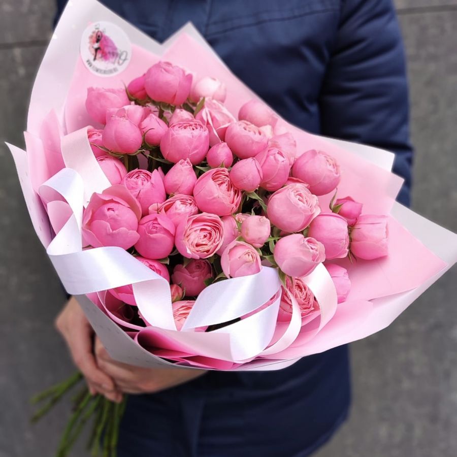 Букет пионовидных кустовых роз "Любимой"