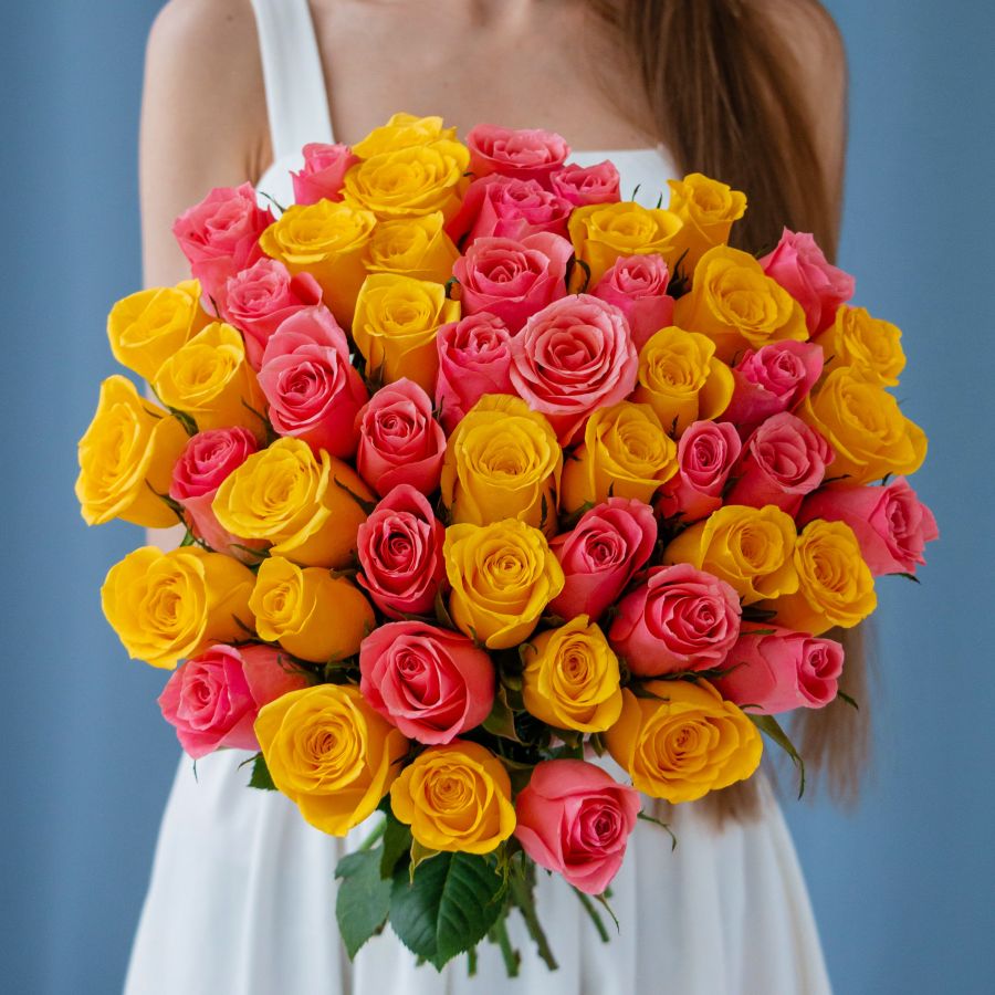 Розы розово-желтый микс 40 см (Кенийские)