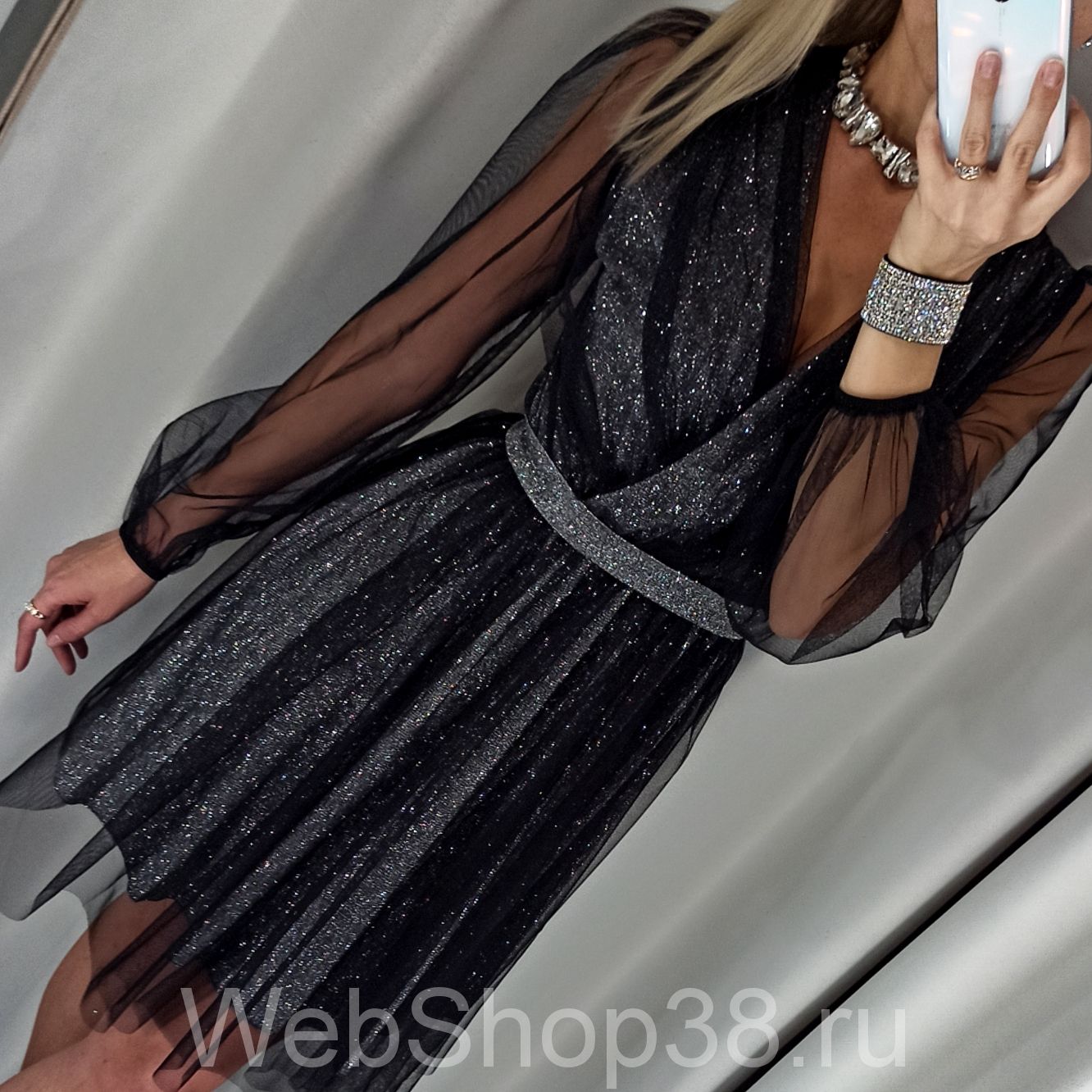 Черное роскошное платье со вставками из сетки