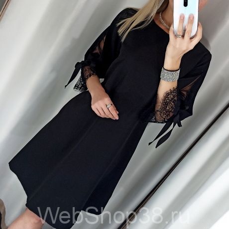 Черное платье трапеция с прозрачными рукавами, кружевом и карманами