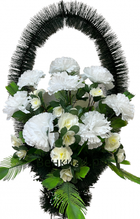 Фото Ритуальная корзина Малая #5 белые гвоздики,букет азалии и зелень