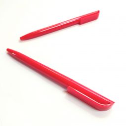красные ручки с логотипом