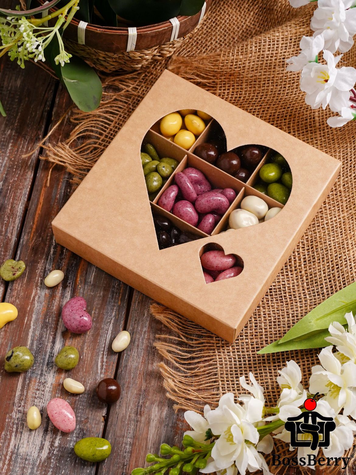 Подарочный набор "Сердце" орехи и ягоды в йогуртовой и шоколадной глазури BossBerry