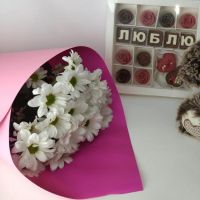 Подарочный набор Мишка, цветы и шоколад Люблю