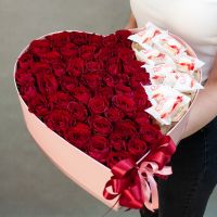 Розы и рафаэлло в коробке сердце "Романтический Вечер"