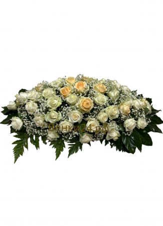 Фото Ритуальная композиция из живых цветов на могилу/гроб ФЖ №1 венок-флоретка в зелёно-белых тонах
