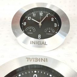 настенные часы с логотипом