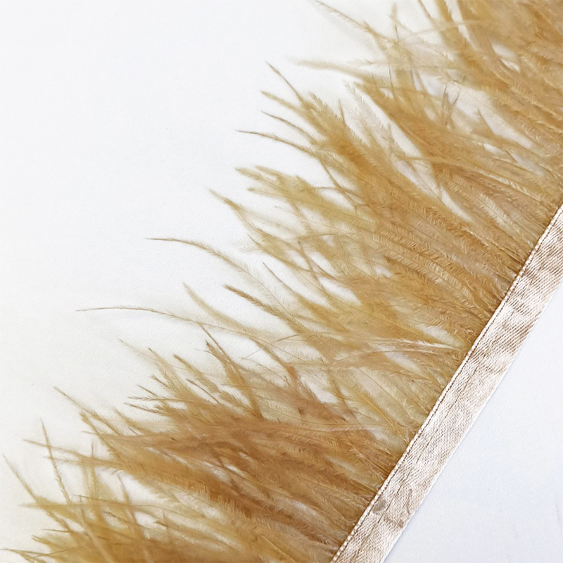 Перья страуса на ленте, декоративная лента для шитья и рукоделия, шириной пера 7-11 см, арт PS057, цвет горчичный