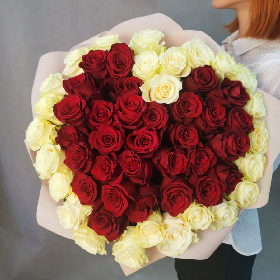Букет сердце из 55 роз "Знак любви"