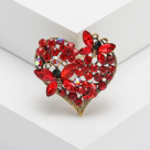 фото Брошь Сердце с бабочками 35ммх37мм металл со стразами Разные цвета металла и страз Красный (XZ0444-1)