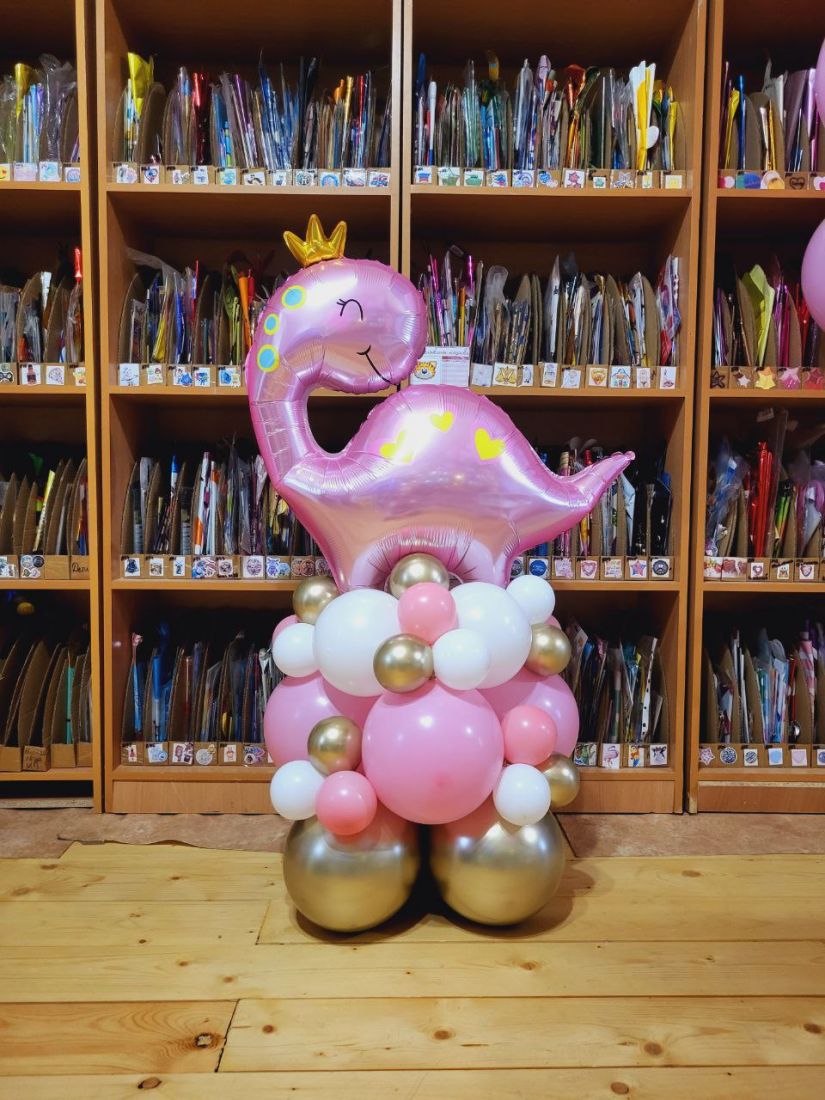 Динозаврик-Принцесса на облачке из шаров
