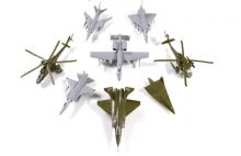 Набор из 8 сборных моделей боевых самолетов в масштабе 1:144