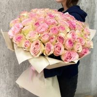 Букет из 51 розы в оформлении Эквадор