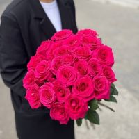 Ярко розовые розы Эквадор (от 11 шт)