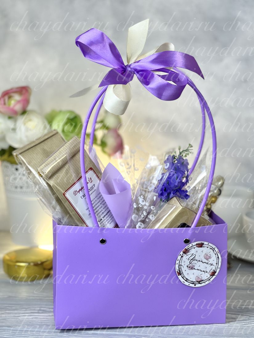 Подарочный набор чая и сладостей в сумочке "Сирень"